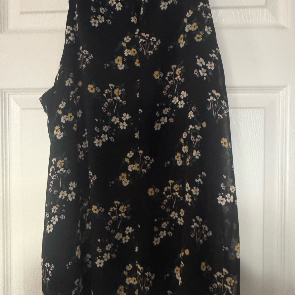 Elegant Floral Sleeveless Top - Black and Yellow
